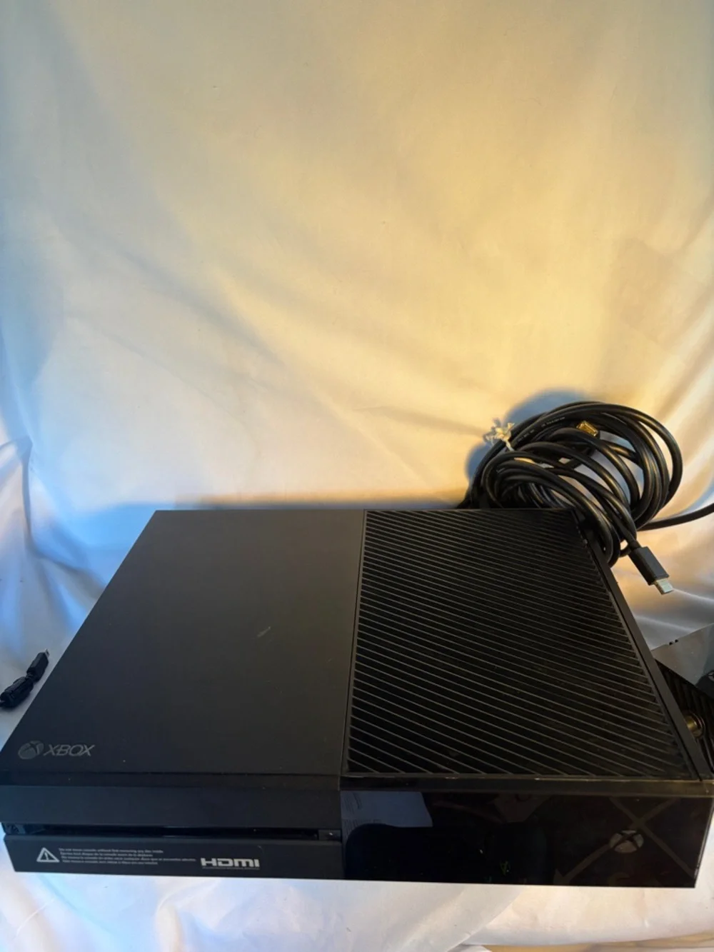 XBOX ONE 500GB/GO CONSOLE BUNDLE WITH BLACK WIRELESS CONTROLLER & POWER CABLE